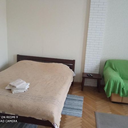 Apartments On Arkhypenka Street ลวีฟ ภายนอก รูปภาพ
